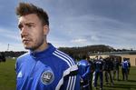 hattrick. Nicklas Bendtner deltog i dagens træning i Frankrig efter at have fået behandling for et spark over læggen i kampen mod USA. 
