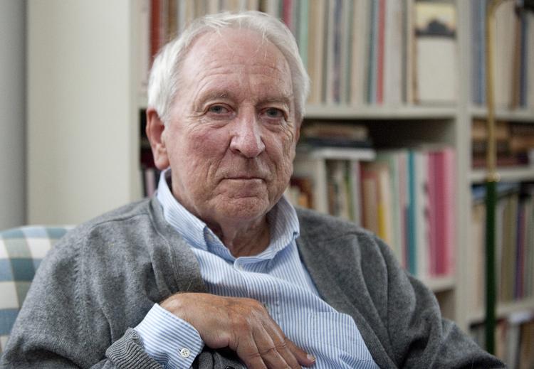 Poet. Tomas Tranströmers digte er oversat til mere end 60 sprog. 