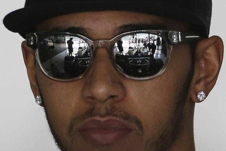 Hurtigst. En cool Lewis Hamilton satte igen en standard, ingen af konkurrenterne formåede at matche, og briten starter forrest i Malaysia. 