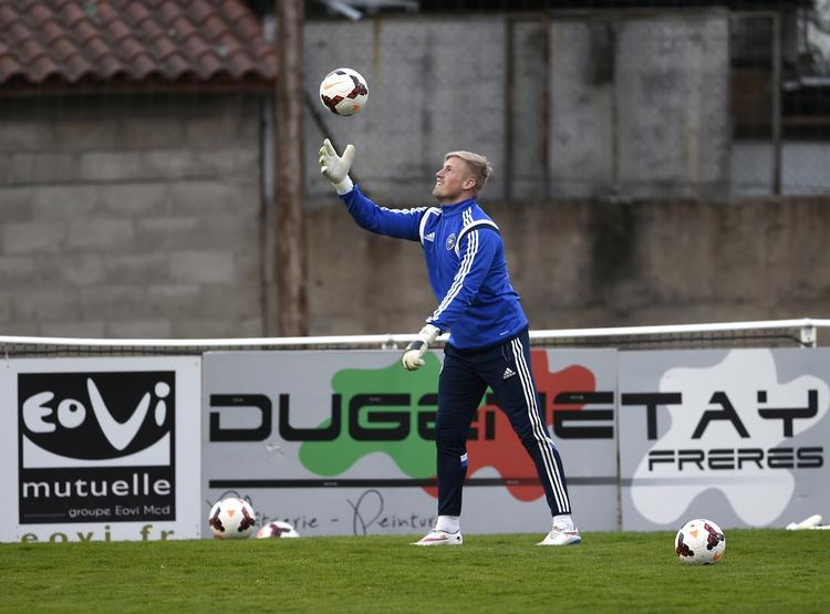 kampklar. Kasper Schmeichel har fået besked på, at han skal stå i målet mod Frankrig. Han afløser Stephan Andersen. 