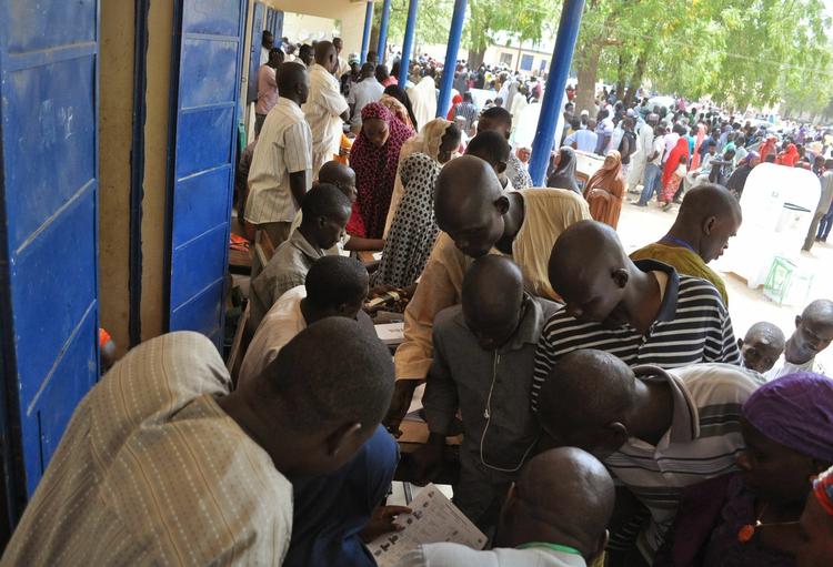 I forbindelse med lørdagens præsidentvalg har Boko Haram dræbt seks vælgere ved to angreb i det nordøstlige Nigeria. 