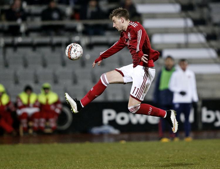 FLYVENDE. Tre mål i samme kamp var en bedrift, der både var den første på landsholdet i mere end ti år og sikrede Nicklas Bendtner en helt unik rekord på landsholdet. 