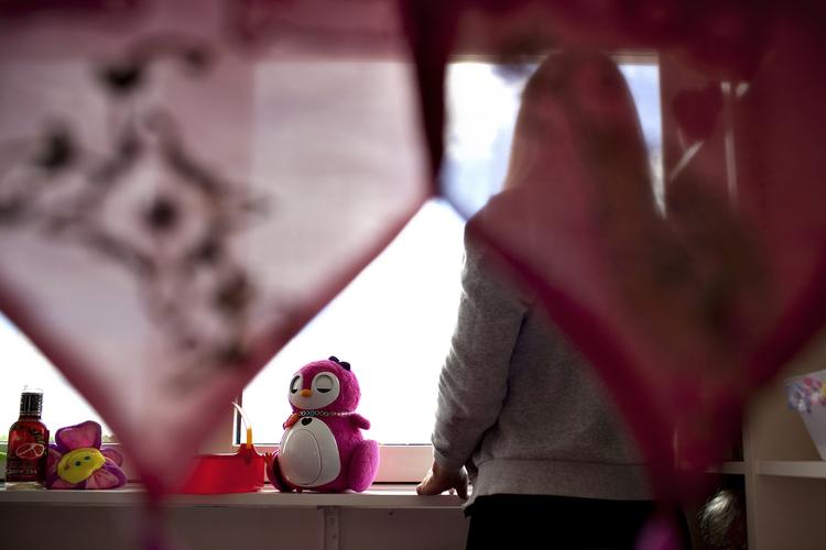 TARV. Det er barnets tarv, at have kontakt til én forælder. Også selvom forælderen har dræbte ens mor. 