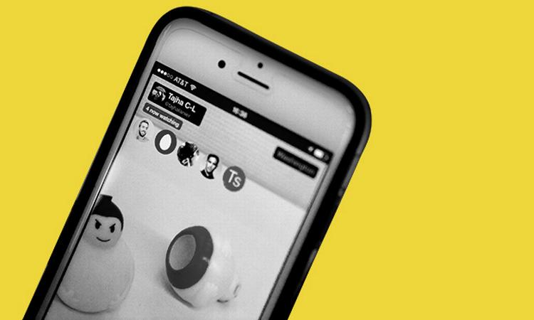 TRANSMISSION. Skønt teknologien har været på banen længe, har det aldrig været nemmere at sende livevideo fra dit liv end med den nye Meerkat-app. (Foto: Meerkat, Manipulation: Lise Mogensen) 