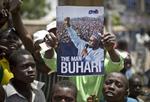 Opposition. Tilhængere af oppositionskandidaten Muhammadu Buharis parti, APC, fejrer, hvad de kalder den mest sensationelle sejr nogensinde i Kano Central-distriktet. Indikationer på en endelig vinder begynder først at komme ind senere i dag. 