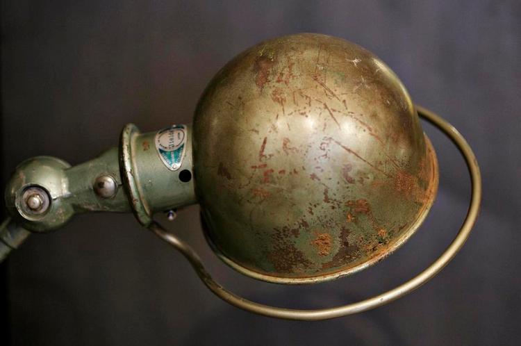 Nostalgi. Vores begejstring for gamle lamper omfatter alt fra de sorte Bauhaus-agtige til de store fra fabrikshaller og filmudstyr. 