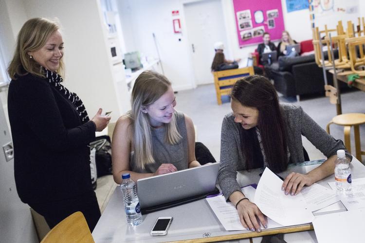 Vinder. Mette Teglers vandt  Politikens Undervisningspris for grundskolerne i 2014. Det gjorde hun blandt andet på grund hendes pædagogiske metoder i undervisningen. 