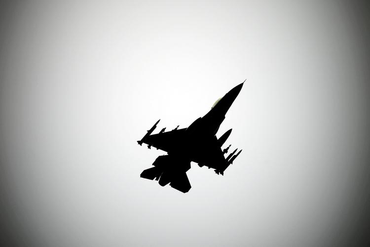 Krig. De danske F16-fly er kun sat ind i Irak, mens blandt andet amerikanerne også bomber IS i Syrien. 