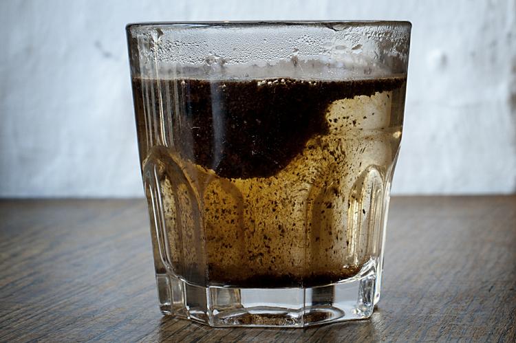 slurk. Skulle det være noget med en kop kaffe med smør? 