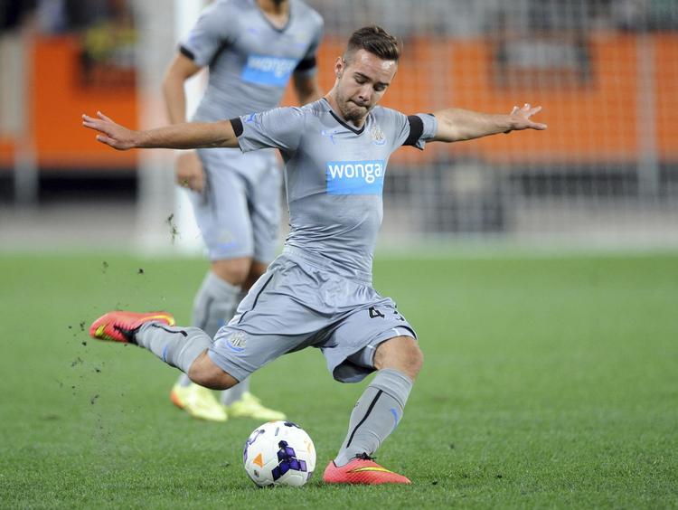 Lokalopgør. 18-årige Adam Armstrong fra Newcastle kan få en afgørende rolle, når den nordøstengelske klub gæster lokalrivalerne fra Sunderland. Hvad enten det bliver som indskifter eller blandt de startende 11. 