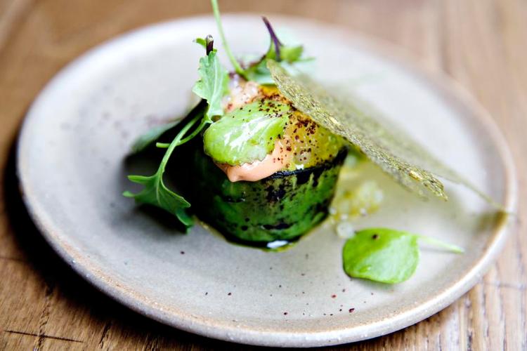 ingen sminketante. På papiret var retten med guavasorbet, avokado og okra en katastrofe. Men på tallerkenen var den både smuk og afsindig velsmagende. 