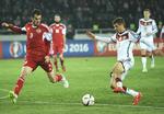 fadæse. Tyskland vandt kvalifikationskampen mod Georgien 2-0 på mål af Marco Reus og Thomas Müller (billedet). Georgierne får nu en uefa-sag på halsen, fordi tilskuere indvaderede banen. 