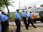 Angreb. Røde Kors i Kenya har fløjet læger til Garissa for at hjælpe med at behandle de mange sårede efter Al-Shabaabs angreb på et universitet i byen. 