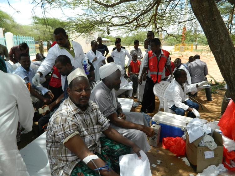 Bloddonation. Lokale donerer blod til de sårede ved gidseldramaet i Kenya. 