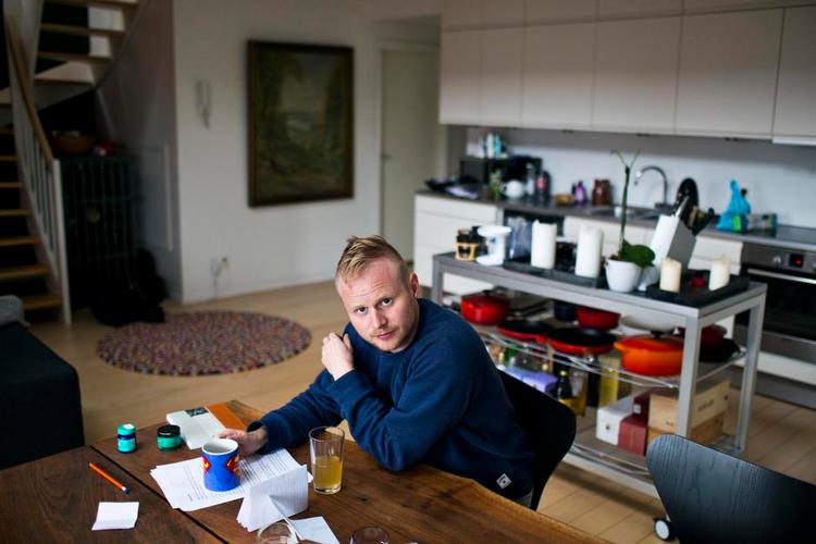 Lillemand. Det, der sker mellem kønnene, er der masser af komik i, mener Spang. 