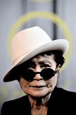 yoko. Har man den mindste interesse i avantgardekunsten fra 60'erne, er Tigers nye Yoko Ono-bog en interessant og ikke mindst rørende billig udgivelse 