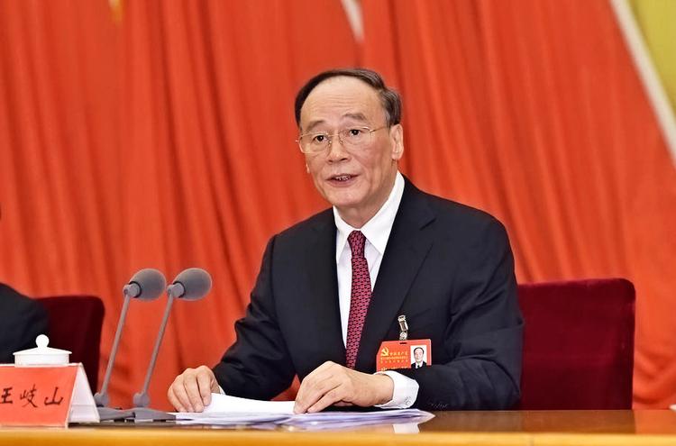 Frygtet. Wang Qishan er en af de syv mænd, der leder Kina - og den mest berygtede. 