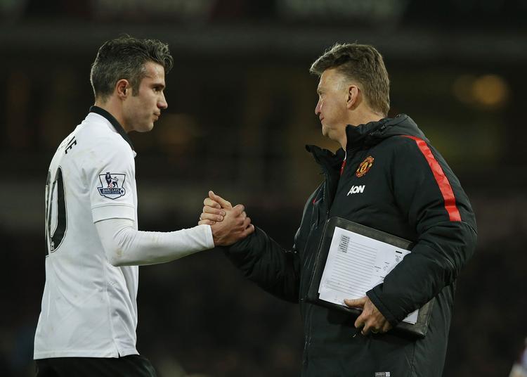 Skade. Manchester Uniteds hollandske angriber, Robin van Persie, er ikke klar, når De røde djævle i morgen møder Jores Okores Aston Villa i Premier League, fortæller holdets hollandske manager Louis Van Gall. 
