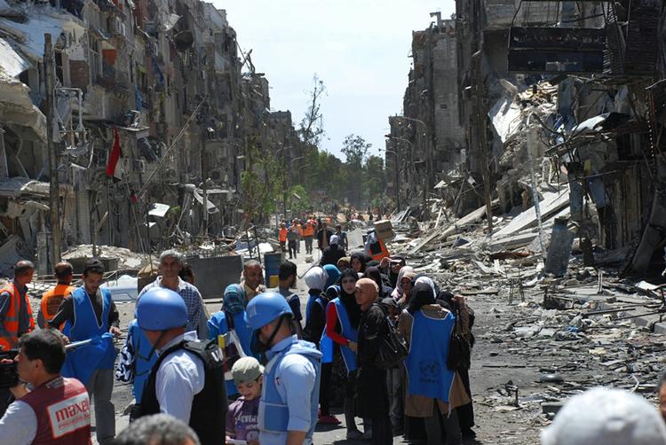 Syrien. Islamisk Stat forsøger for alvor at få fodfæste tæt på præsident Bashar al-Assads magtbase i Syriens hovedstad, Damaskus. De har angrebet flygtningelejren Yarmouk tæt på Damaskus' centrum. Billedet er fra april sidste år. 
