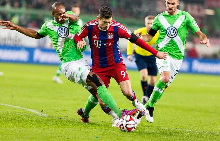 klemt. Robert Lewandowski (im.) har endnu ikke fundet sig til rette i Bayern Münchens boldbesiddende spillestil. 