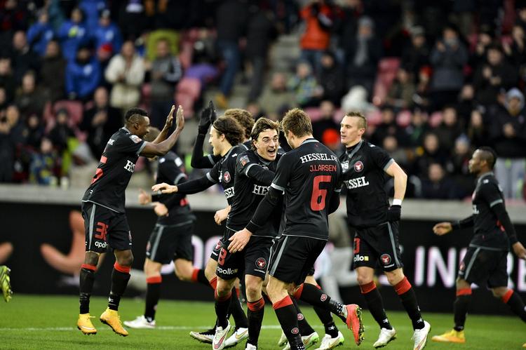 Suveræne. FCM-spillerne skal gå helt ned, hvis titlen skal glide dem af hånde. 