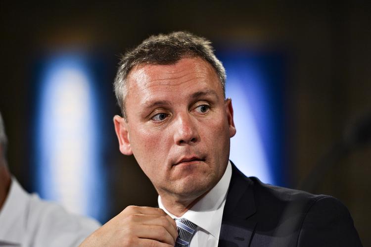 Kendisjagt. Både Venstres Claus Richter og socialdemokraternes Lars Midtiby afviser, at de hverver kendisser til deres partier i jagten på stemmer. 