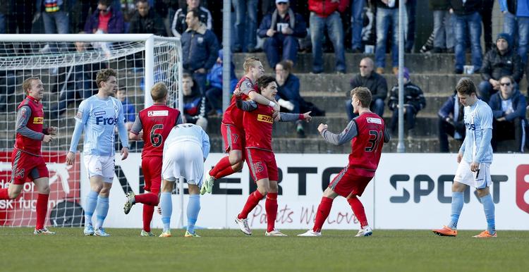 Formstærk. Efter et halvt års tilløb er svenske David Moberg Karlsson (i midten) for alvor trådt i karakter i FCN. 
