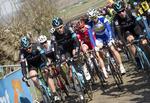 brosten. Inden Alexander Kristoff spurtede først over målstregen, var der som sædvanlig masser af drama i Flandern Rundt. 