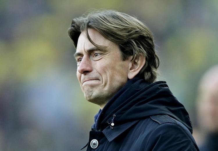 0-0. Brøndbys cheftræner Thomas Frank havde forsøgt at indstille sine spillere på den dårlige bane. 