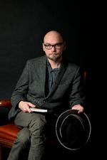 Gravalvorlig. Harald Voetmann leverer 'To påskelovsange og en gravskrift' til antologien. 