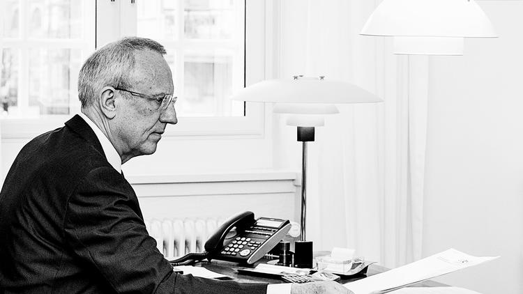 Reform. Dansk Arbejdsgiverforening vil reformere det danske system for overførselsindkomster, så det i højere grad kan betale sig at arbejde. Alternativet er en uoverskuelig ubalance i statskassen om ti år, advarer administrerende direktør Jørn Neergaard Larsen. 