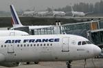 Strejke. Air France er et af de flyselskaber, der i morgen må indstille adskillige fly til og fra Frankrig. 