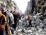 Håbløst. De sidste indbyggere i Yarmouk-lejren står i kø i håbet om at få en smule af den sparsomme hjælp udefra. Langt de fleste må gå forgæves. 