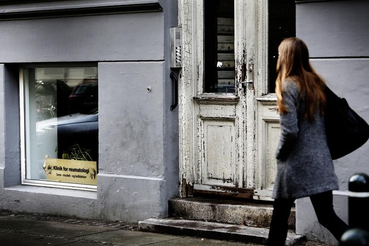 Facaden ved Birger Lunds gigtklinik på Frederiksberg, som Sundhedsstyrelsen har holdt øje med gennem måneder. 