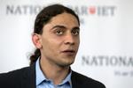 Politik. Yahya Hassan er ikke bleg for at udtale sig om dansk politik, og tidligere har den unge kunstner skudt med skarpt adskillige gange. 