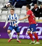 Strid. Emil Larsen (tv) ligger i åben krig med OB's fans. 
