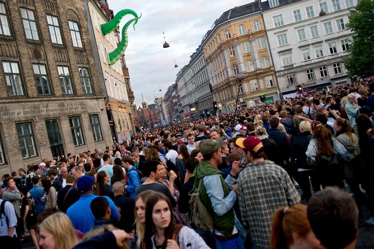 Partyborg. Distortion er kendt for at rykke festen rundt i byen. Men det er første gang, den rammer Christiansborg. 
