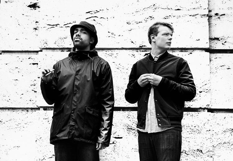 Fredagsrock. Ukendt Kunstner åbner dette års stribe af Fredagsrock koncerter til en dobbeltkoncert sammen med Outlandish. 