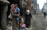 flygtninge flygter. Folk forlader flytgningelejren i Yarmouk, som er blevet stormet af IS. Det er på mange planer uhyre dårlige nyheder for Syriens diktator Assad og hans allierede. 