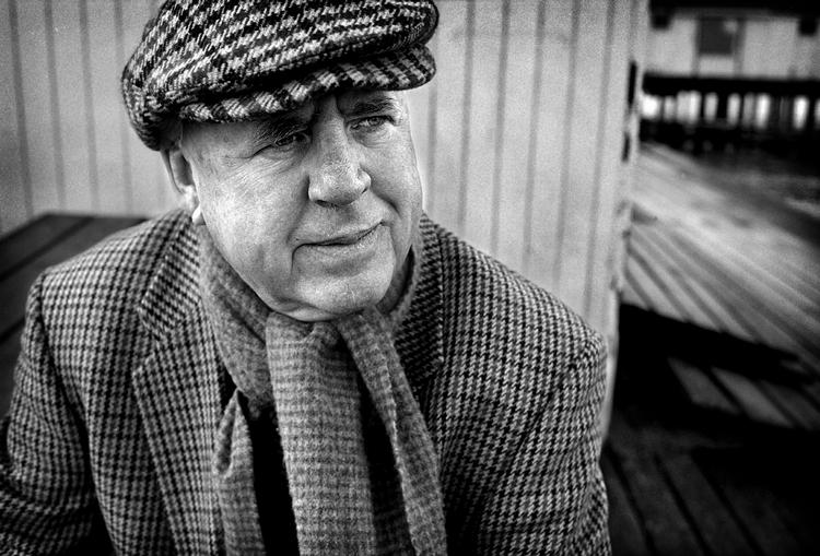 RIFBJERG. »Jeg antager, at 'Til rette vedkommende' er hans sidste skrevne bog, da den næsten lige er blevet færdig. Rifbjerg afleverede manuskriptet til os i efteråret«, siger forlagsdirektør Claus Clausen. 