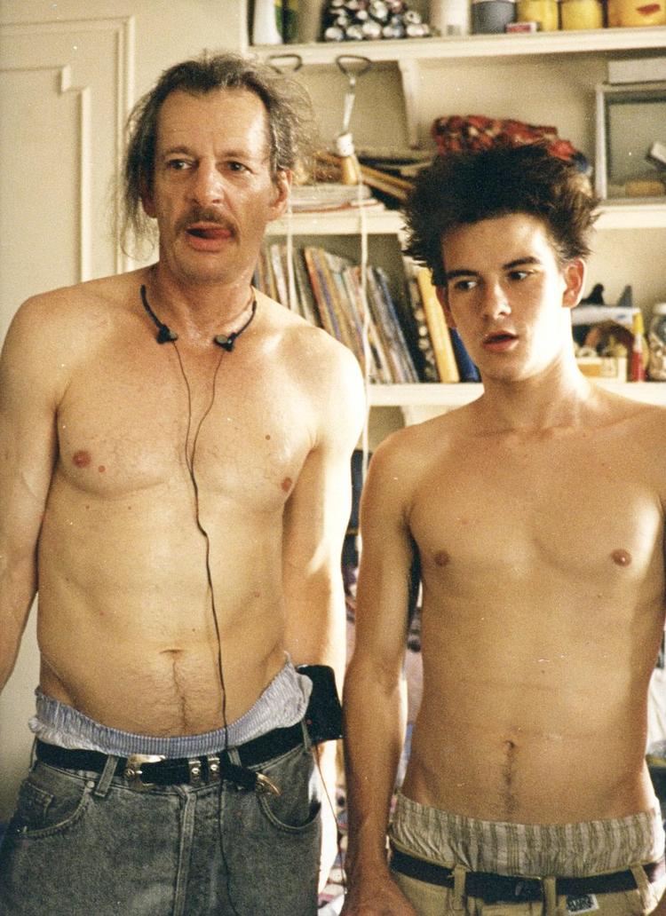 Ungdom. Larry Clark sammen med amatørskuespiller Justin Pierce under optagelserne på gennembrudsfilmen, Kids fra 1994. 