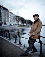 sprudlende. Klaus Rifbjerg skrev, som det passede ham, han skrev med sprog og med hele kroppen og var en mester til at sætte gang i en fortælling. 