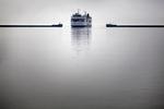 snydt. »Færgen er i havn om få minutter«. Men muligvis ikke med alle de bilister, der havde reserveret plads til den. 
