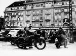 Besat. Tyske soldater tager Hotel d'Angleterre i besiddelse til brug for den øverstkommanderende i Danmark. 
