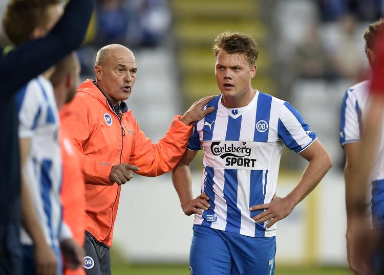 REPRIMANDE. Emil Larsen har været til kammeratlig samtale med træner Ove Pedersen og sportschef Jesper Hansen i OB, efter kantspilleren i et interview sagde, at han ikke kan lide klubbens fans. 