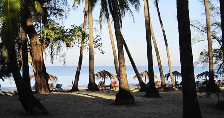 Myanmar. Ngapali har klart vand og en bred, ren strandbred. Læserfoto: Arne Jakobsen 