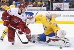 DEBUTANT. På ungdomslandsholdene har Mads Eller (tv.) spillet masser af kampe, som her under junior-VM mod Sverige, men nu er han også A-landsholdsspiller. 
