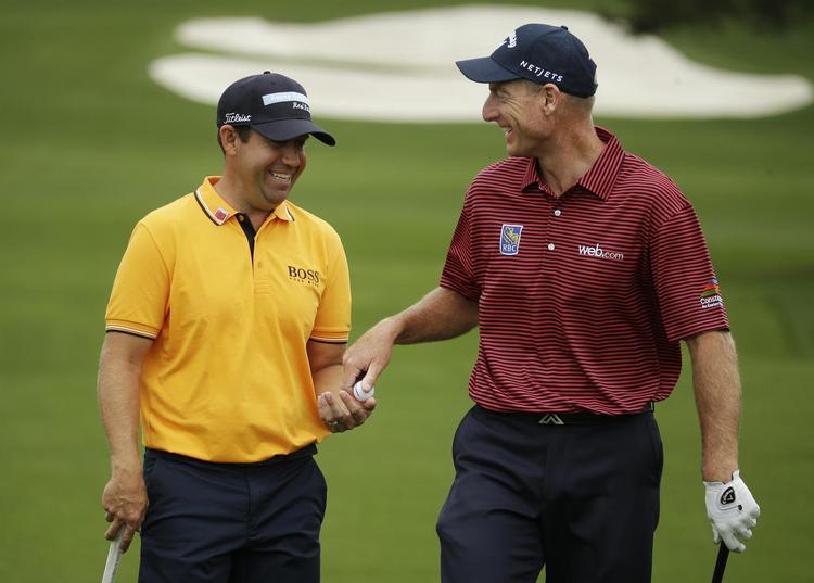 HJERTESAG. I mandags spillede Erik Compton (tv.) sin første prøverunde sammen med Jim Furyk (th.). 