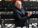 Tikker. Uret tikker for den britiske instruktør og konceptkunstner Peter Greenaways erklærede ambition om at dræbe sig selv som 80-årig. Inden han når så langt, bliver hans seneste film, 'Eisentein in Gianajuato', vist på CPH PIX. 
