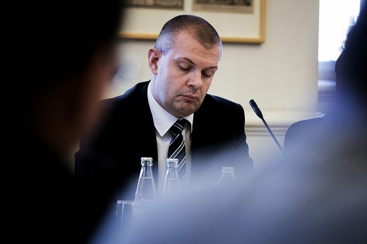 Hemmeligholdt. Finansministeren modtog et indtil nu hemmeligholdt notat fra Kammeradvokaten, blot få dage før salget af Dong blev vedtaget. 